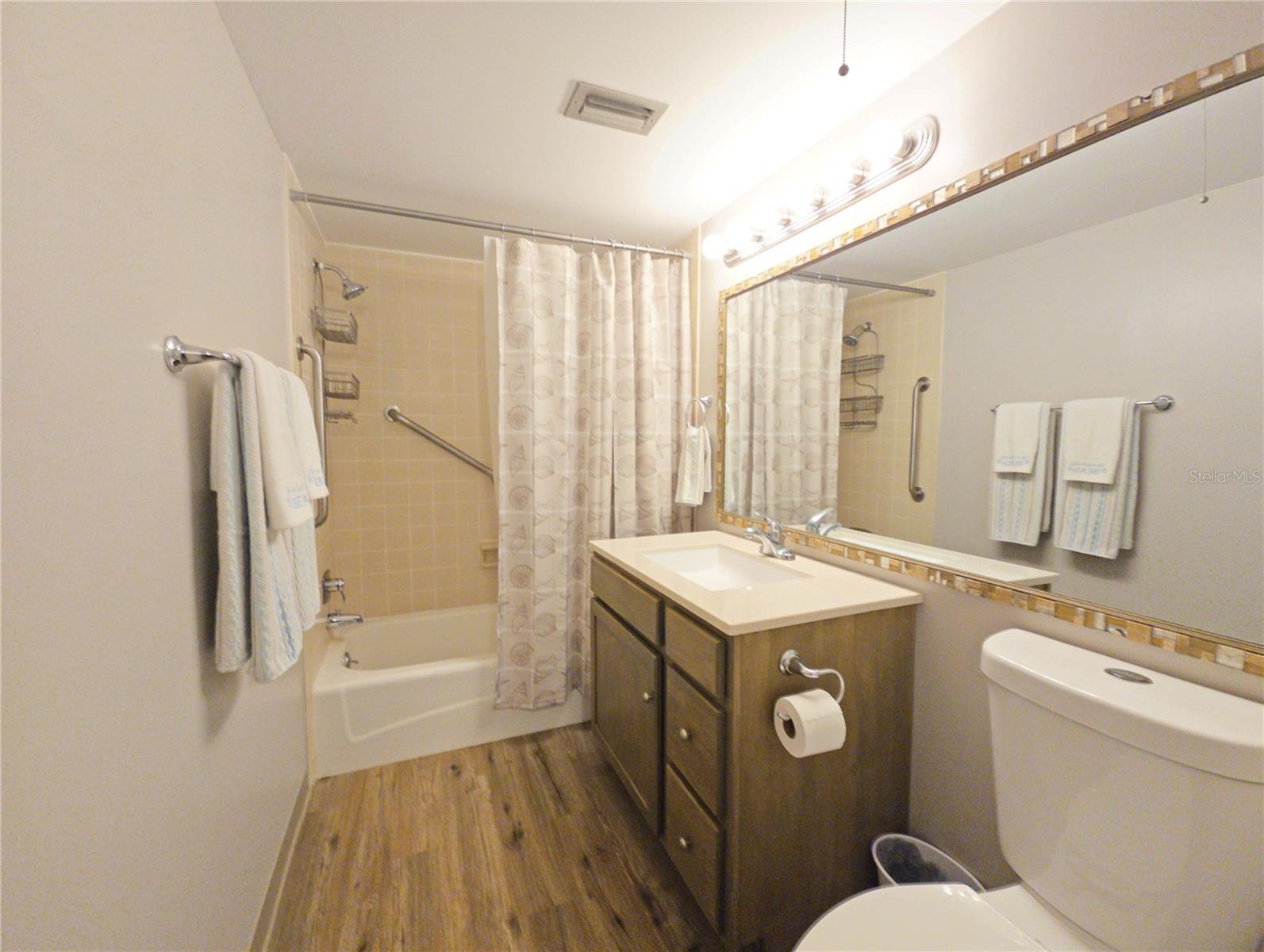 648 Midway Dr #b Property Photo 15