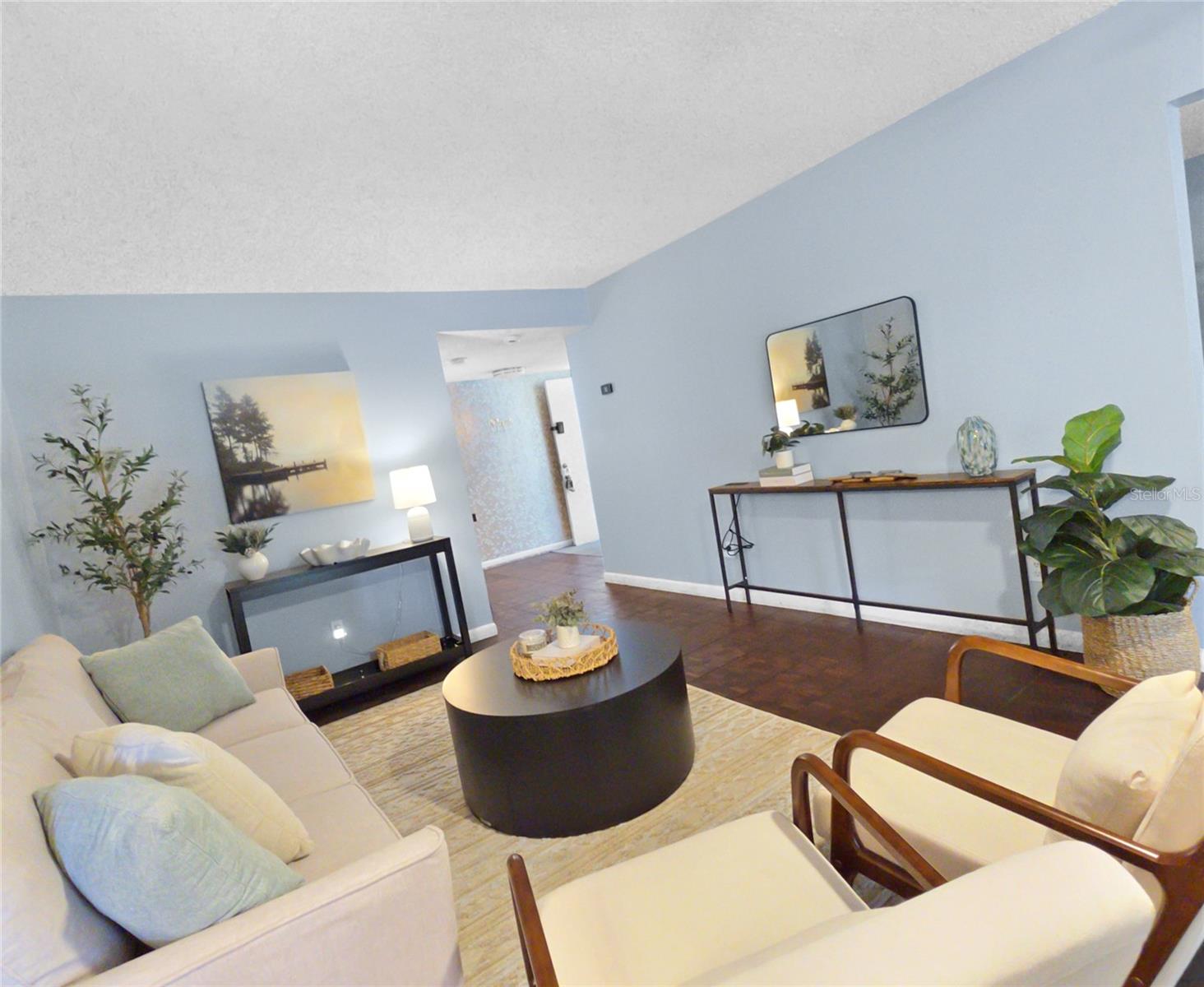553 Fairways Cir #b Property Photo 3