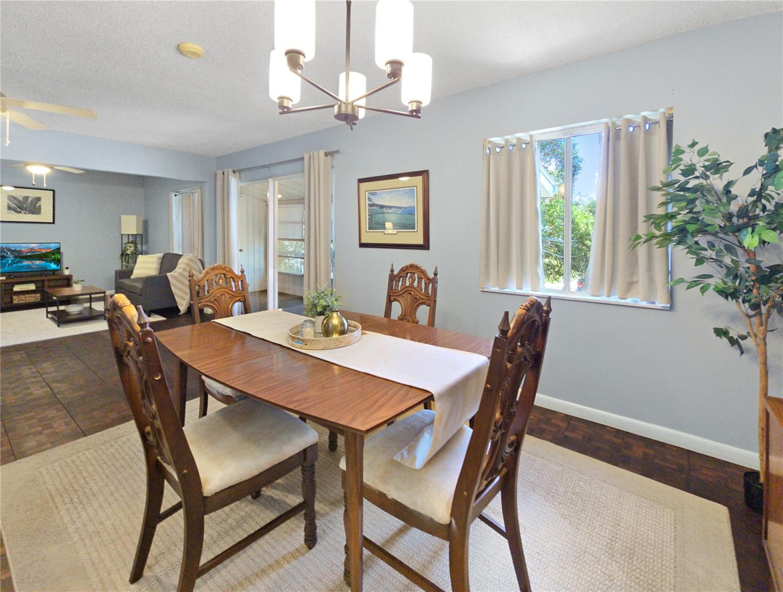 553 Fairways Cir #b Property Photo 11