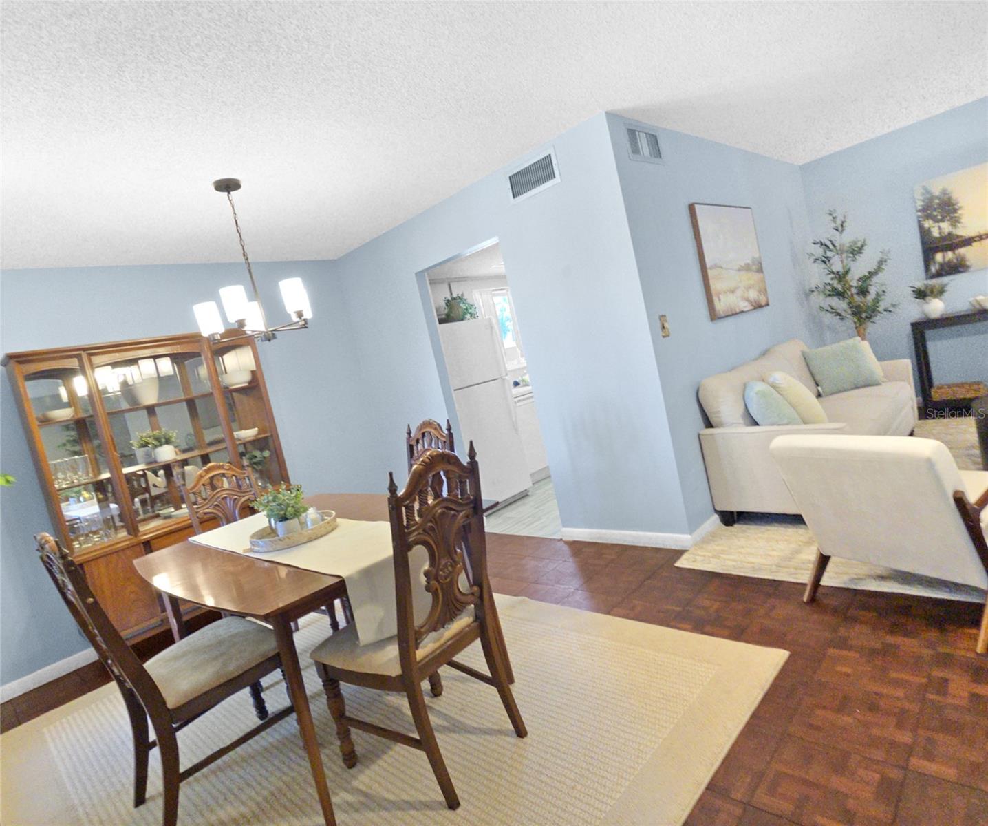 553 Fairways Cir #b Property Photo 12