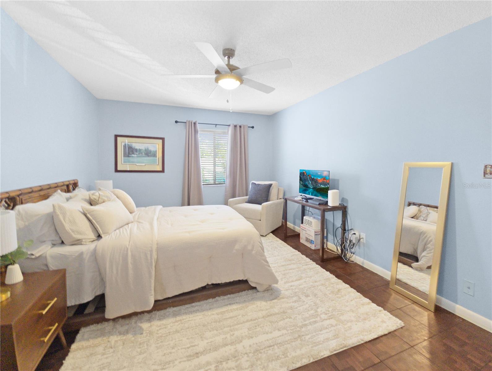 553 Fairways Cir #b Property Photo 14