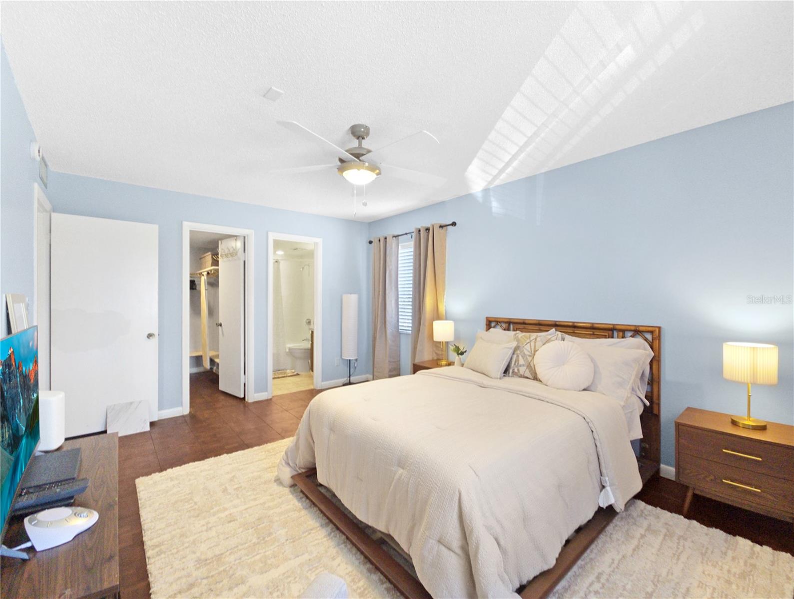 553 Fairways Cir #b Property Photo 16