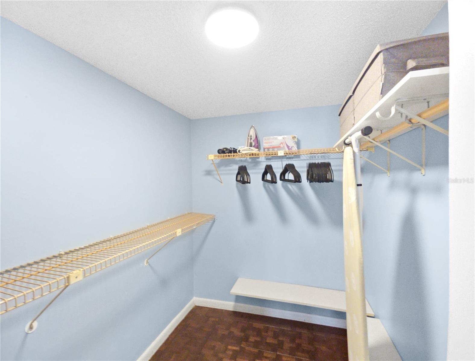 553 Fairways Cir #b Property Photo 17
