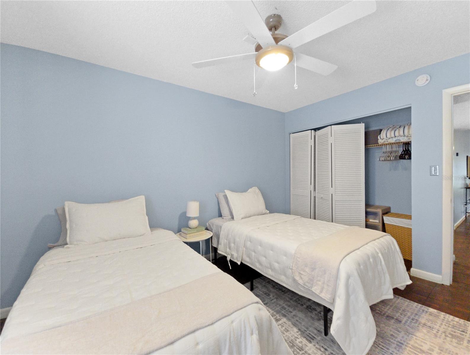 553 Fairways Cir #b Property Photo 20