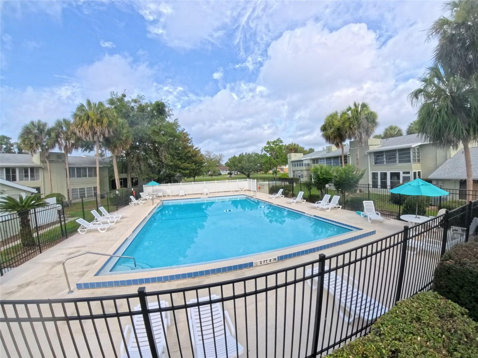 553 Fairways Cir #b Property Photo 23