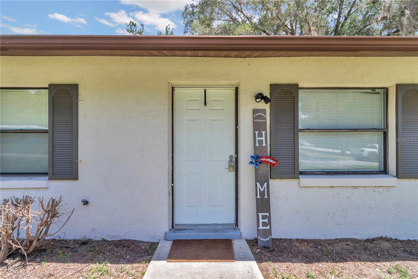 6389 E Holly St Property Photo 3