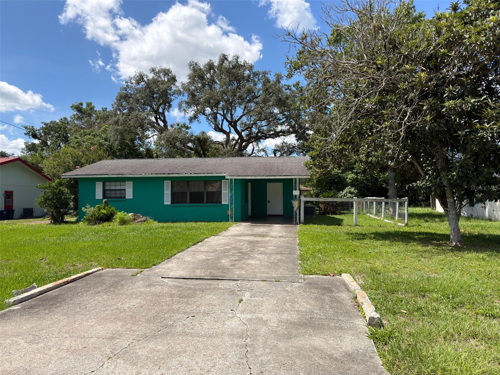 21160 Sw Honeysuckle St Property Photo 2
