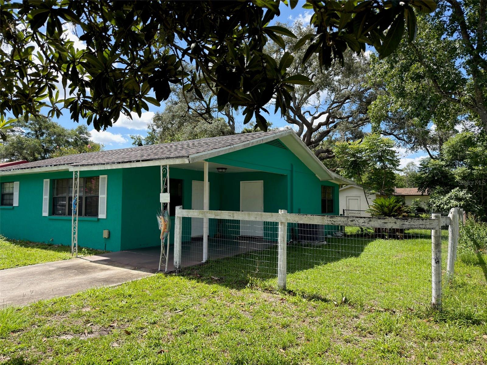 21160 Sw Honeysuckle St Property Photo 3