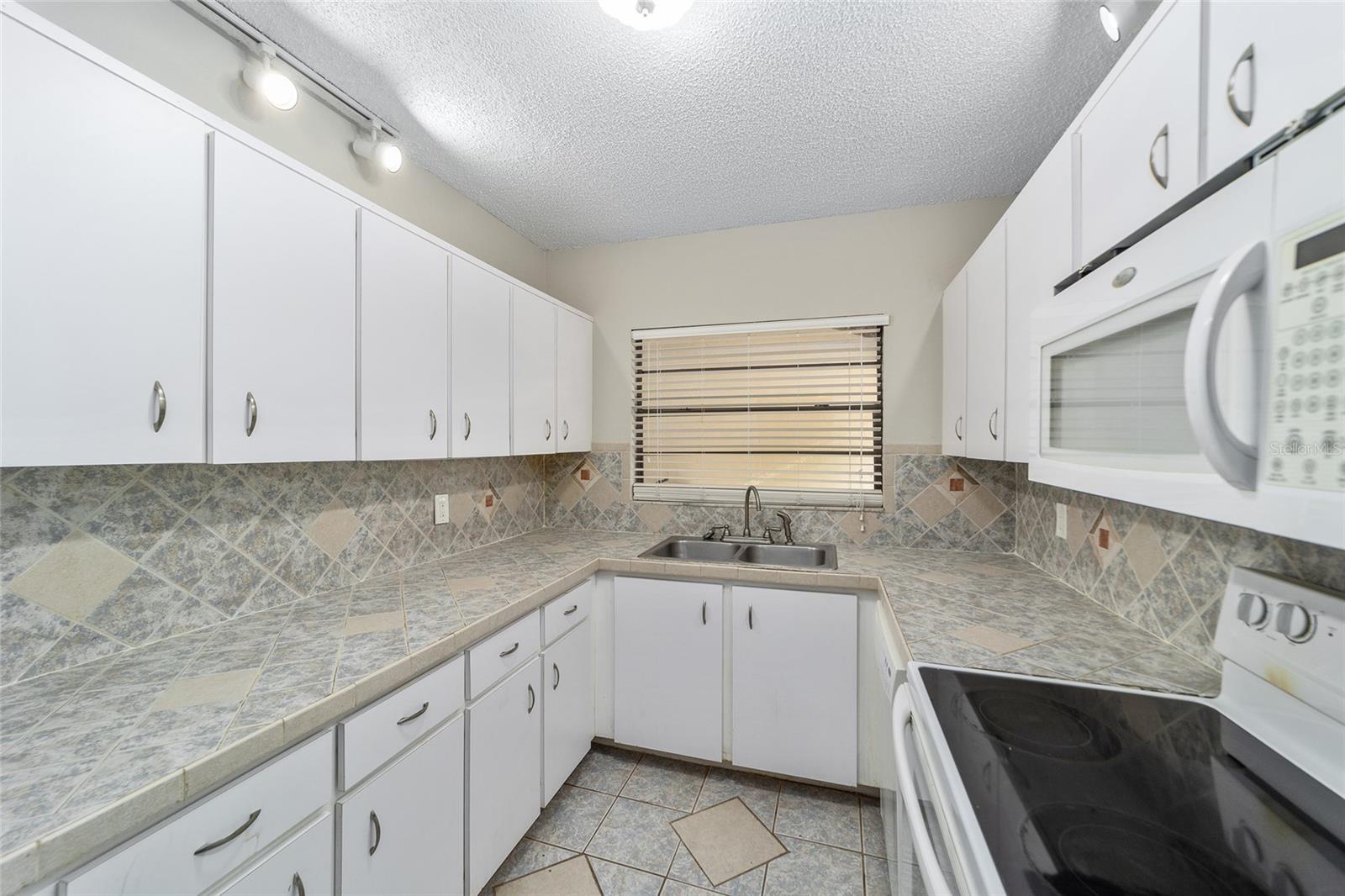 3401 E Fort King St #202 Property Photo 11