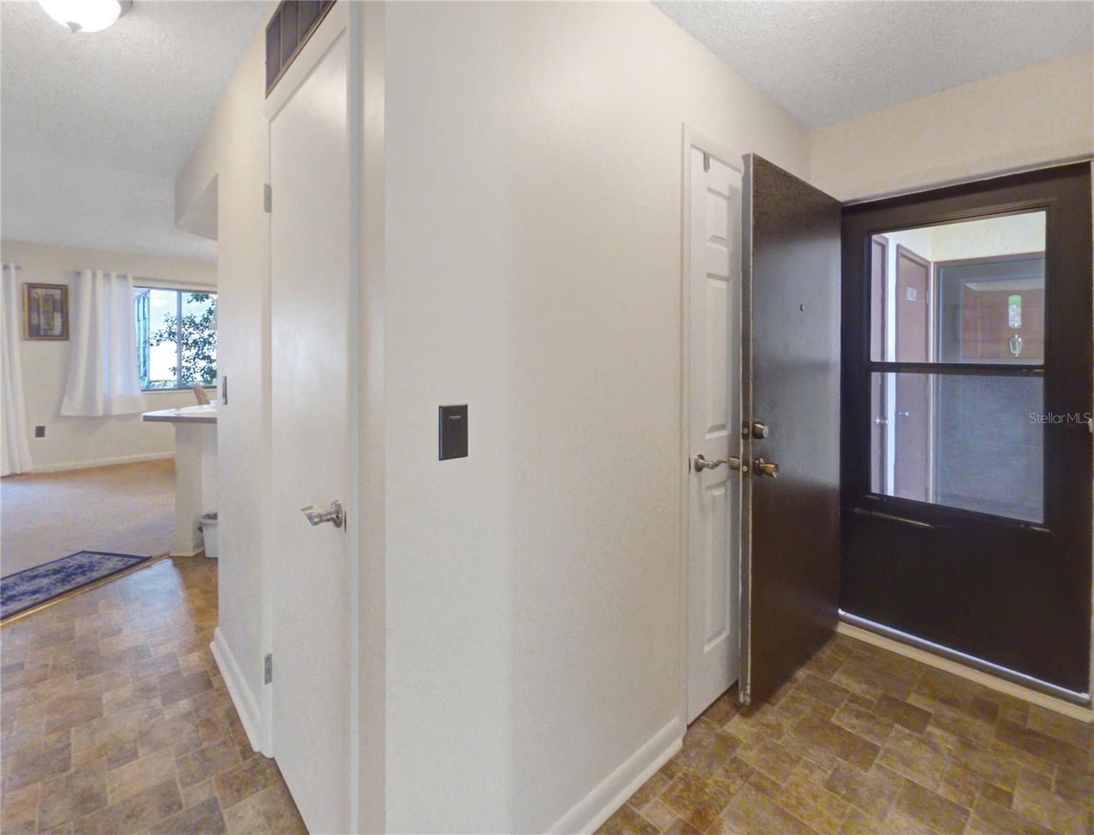 504 Silver Crse #a Property Photo 3