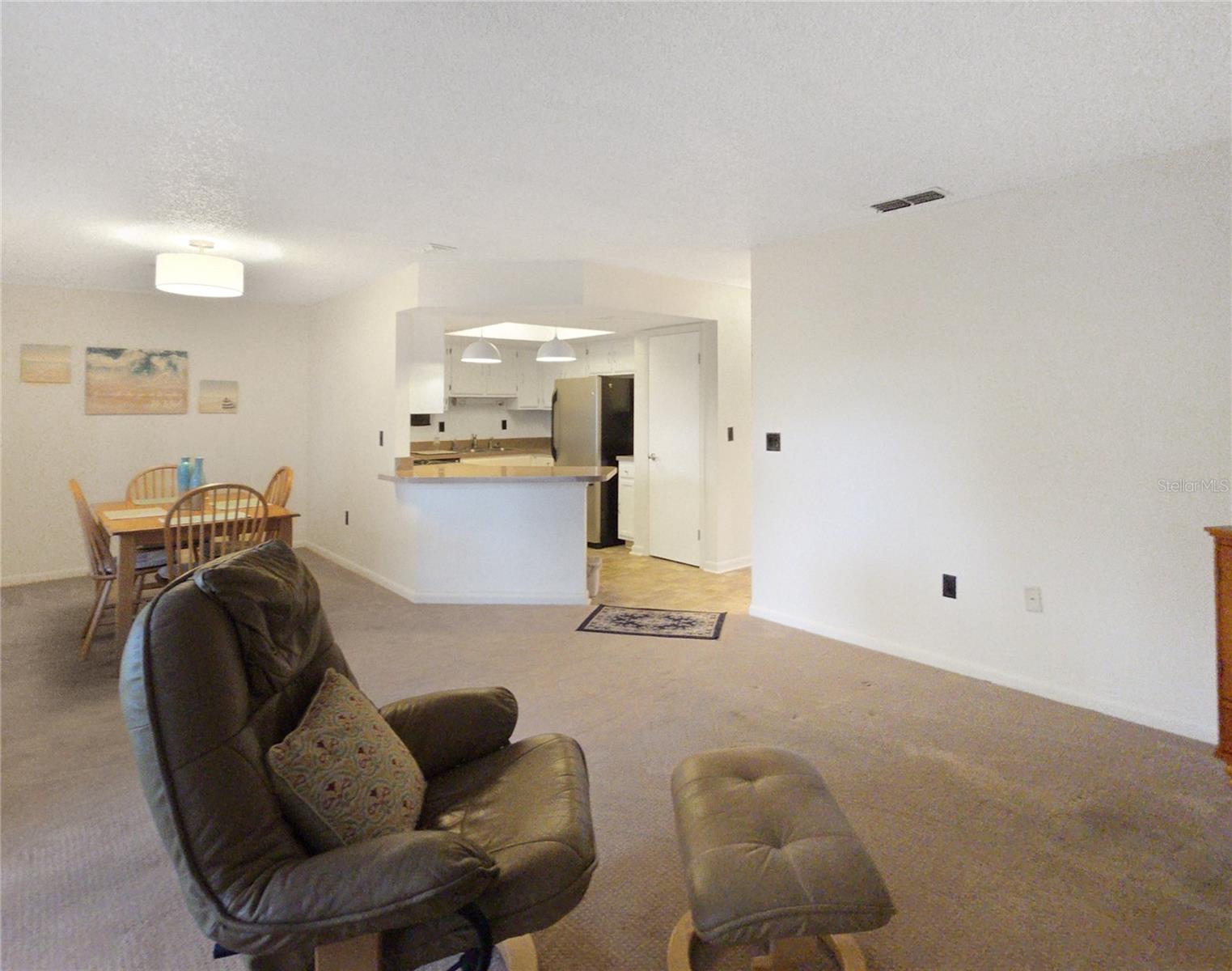 504 Silver Crse #a Property Photo 5