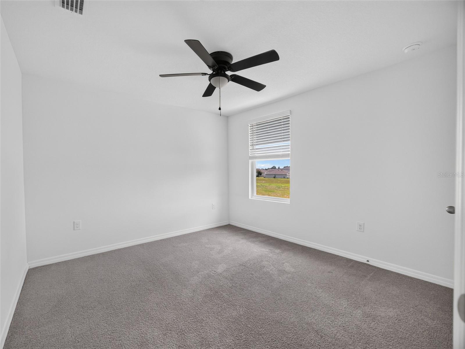 6484 Se 4th Ln Property Photo 16
