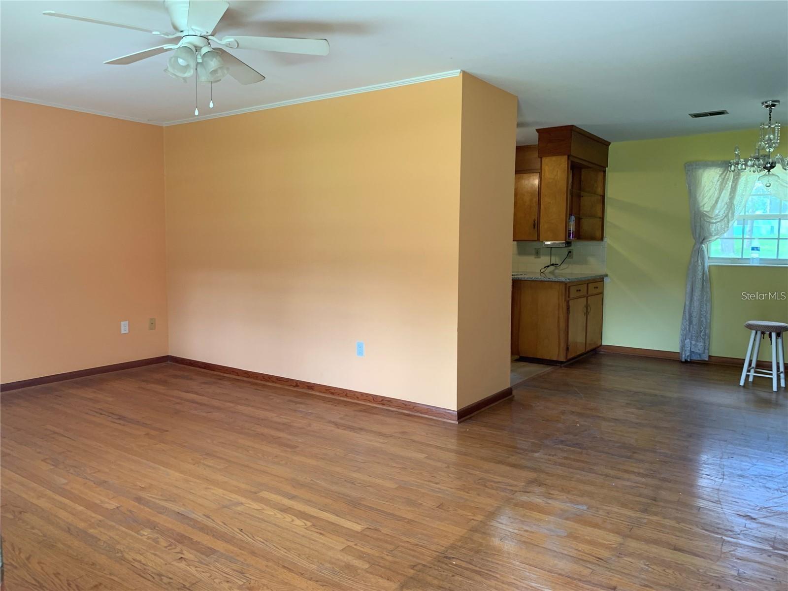 1106 Ne 17th Ter Property Photo 5