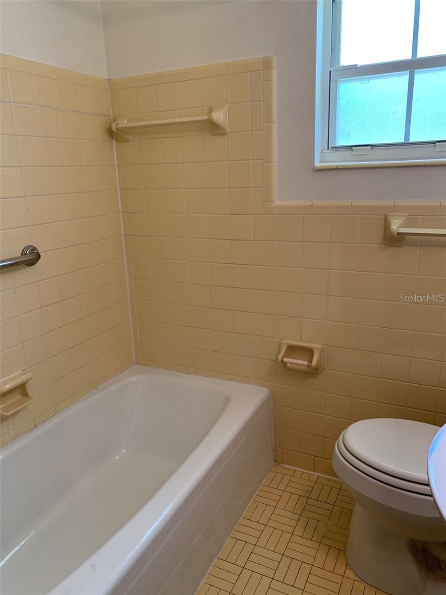 1106 Ne 17th Ter Property Photo 11