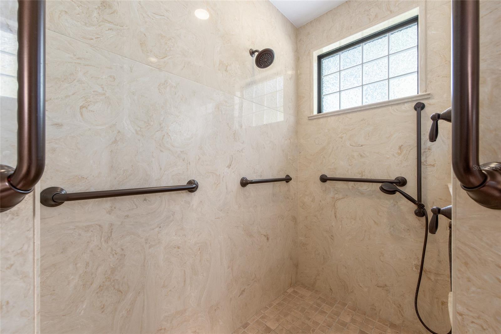 3 Hialeah Dr Property Photo 37
