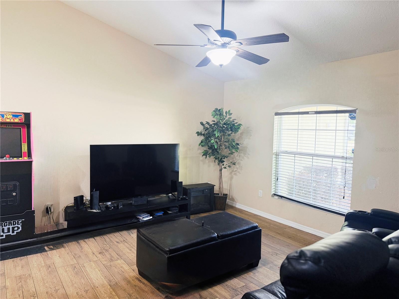 36 Walnut Crse Property Photo 4
