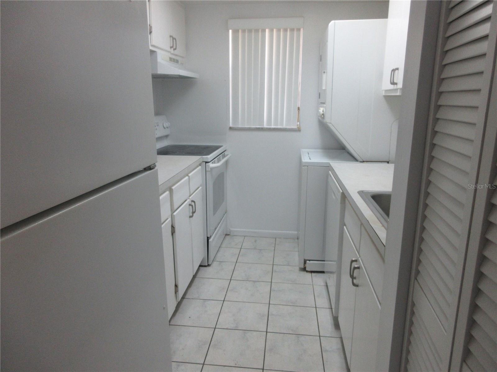 2410 Se 16th Ave #h Property Photo 3