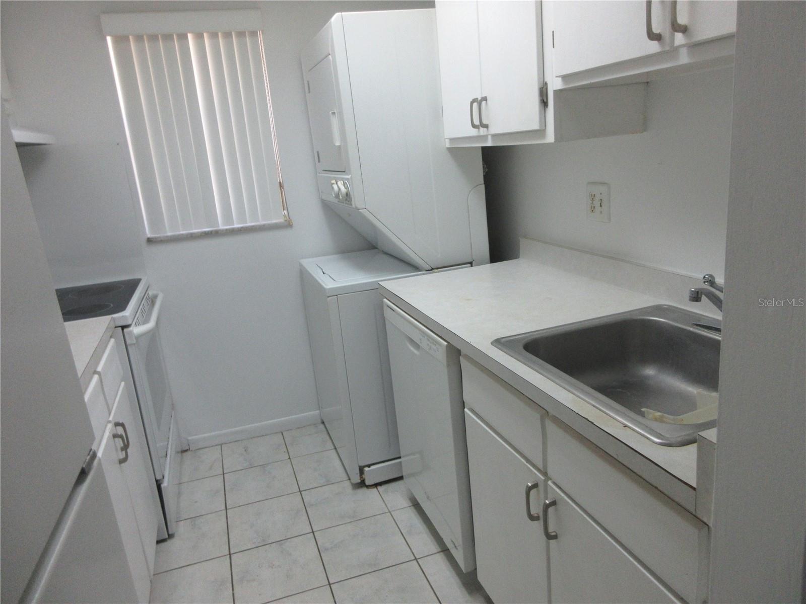 2410 Se 16th Ave #h Property Photo 4