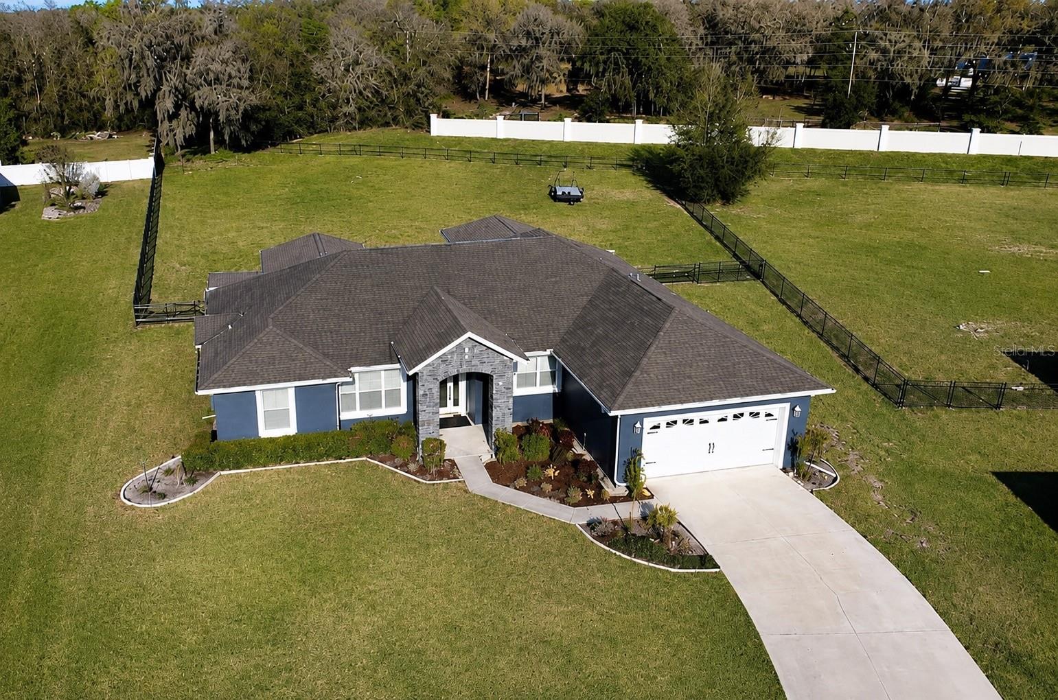 360 Nw 113th Cir Property Photo 3
