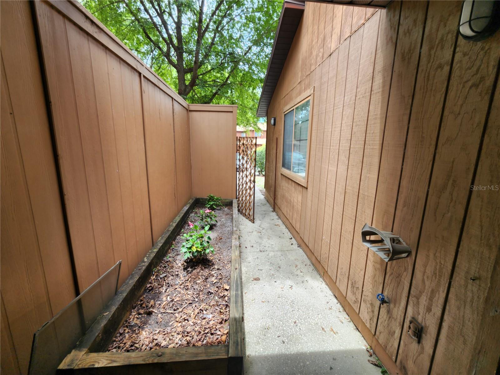 823 Sw 58th Ter Property Photo 3
