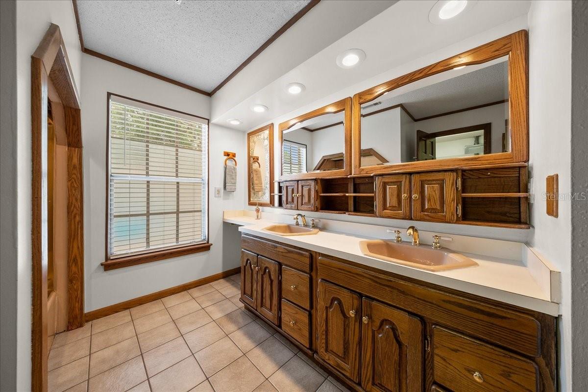 2300 Se 38th Ct Property Photo 21
