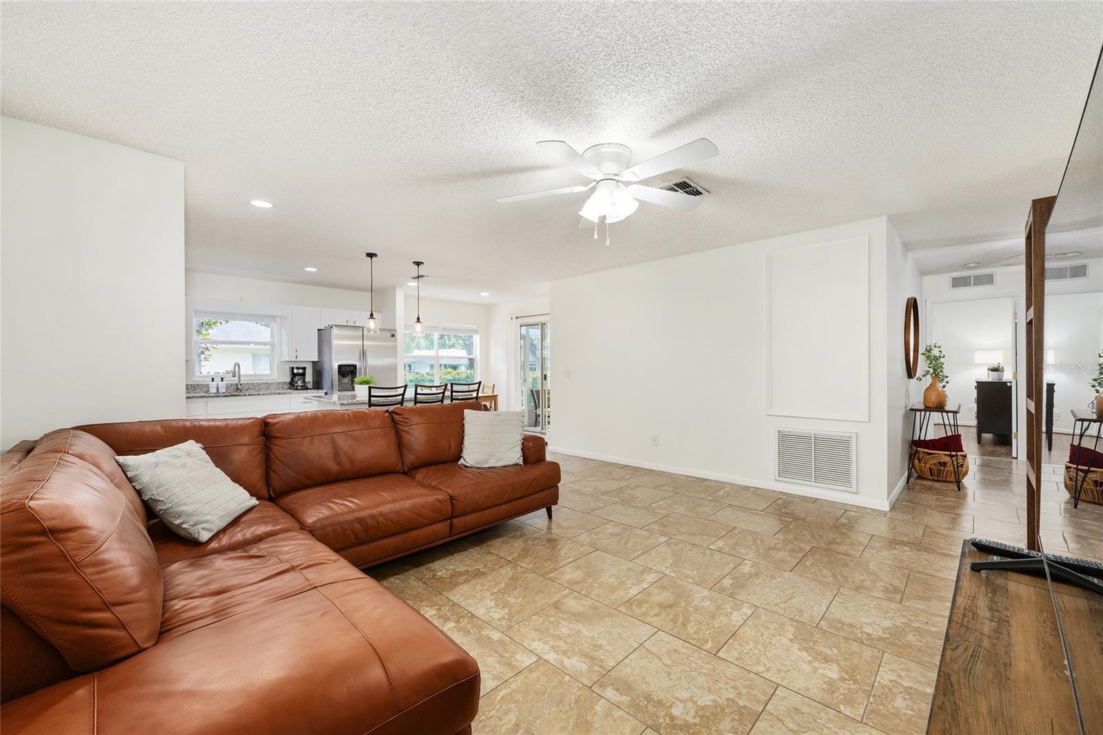 9755 Sw 94th Ter #d Property Photo 3