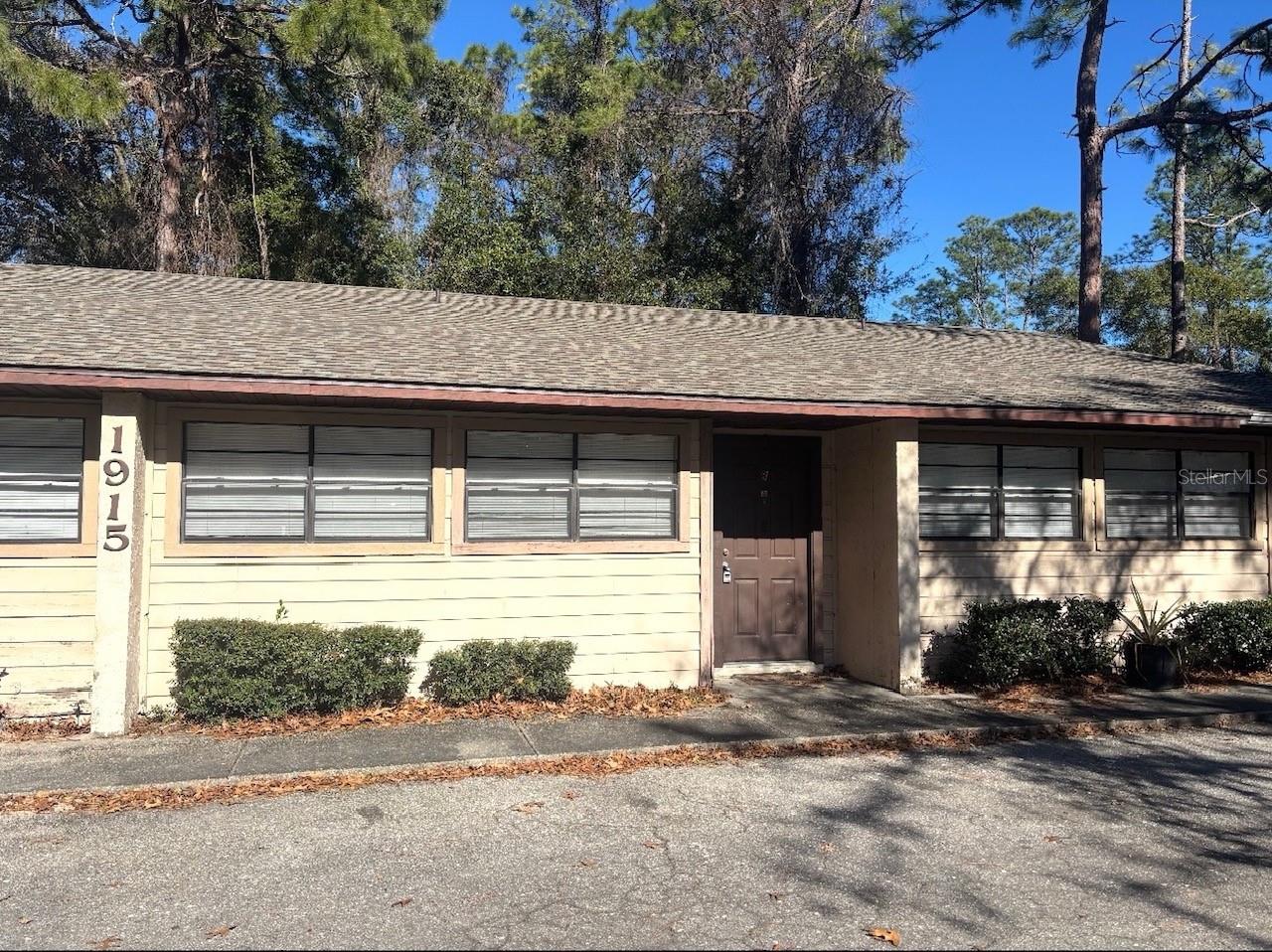 1915 SW 70 TER #B Property Photo 1