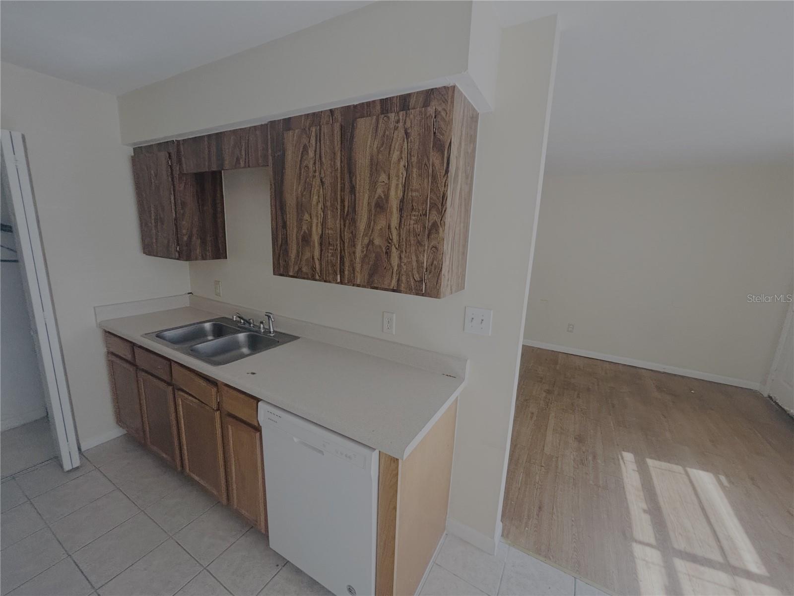 1915 Sw 70 Ter #b Property Photo 6
