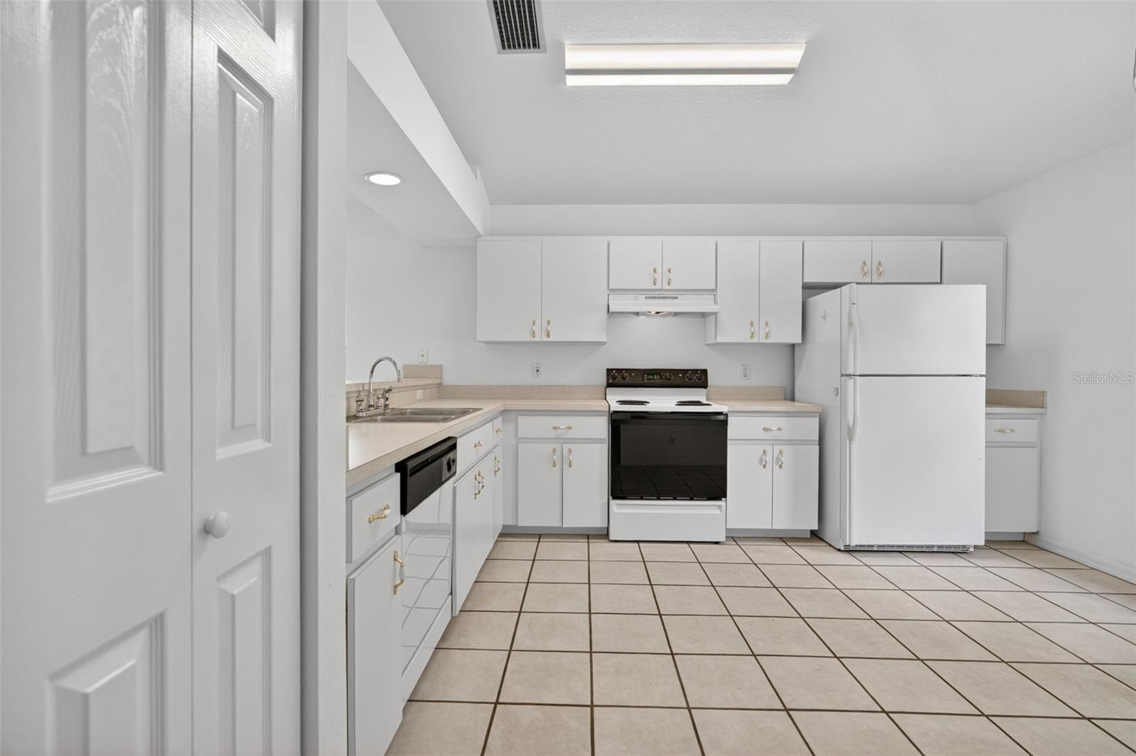 660 W Sunset Strip Dr Property Photo 14