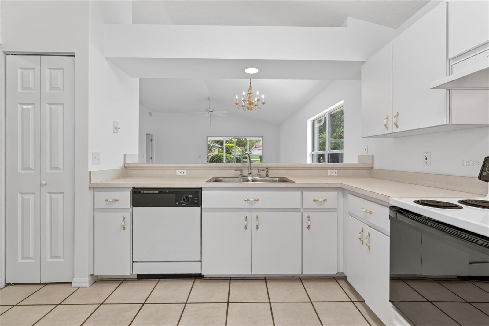 660 W Sunset Strip Dr Property Photo 15