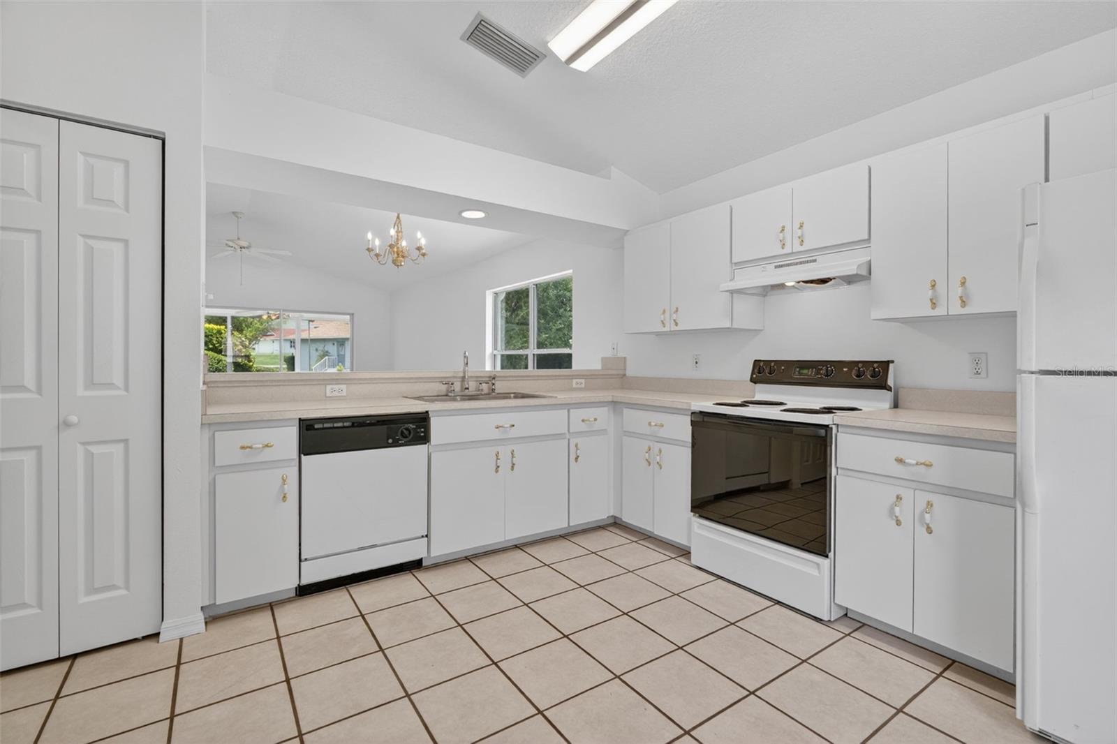 660 W Sunset Strip Dr Property Photo 17