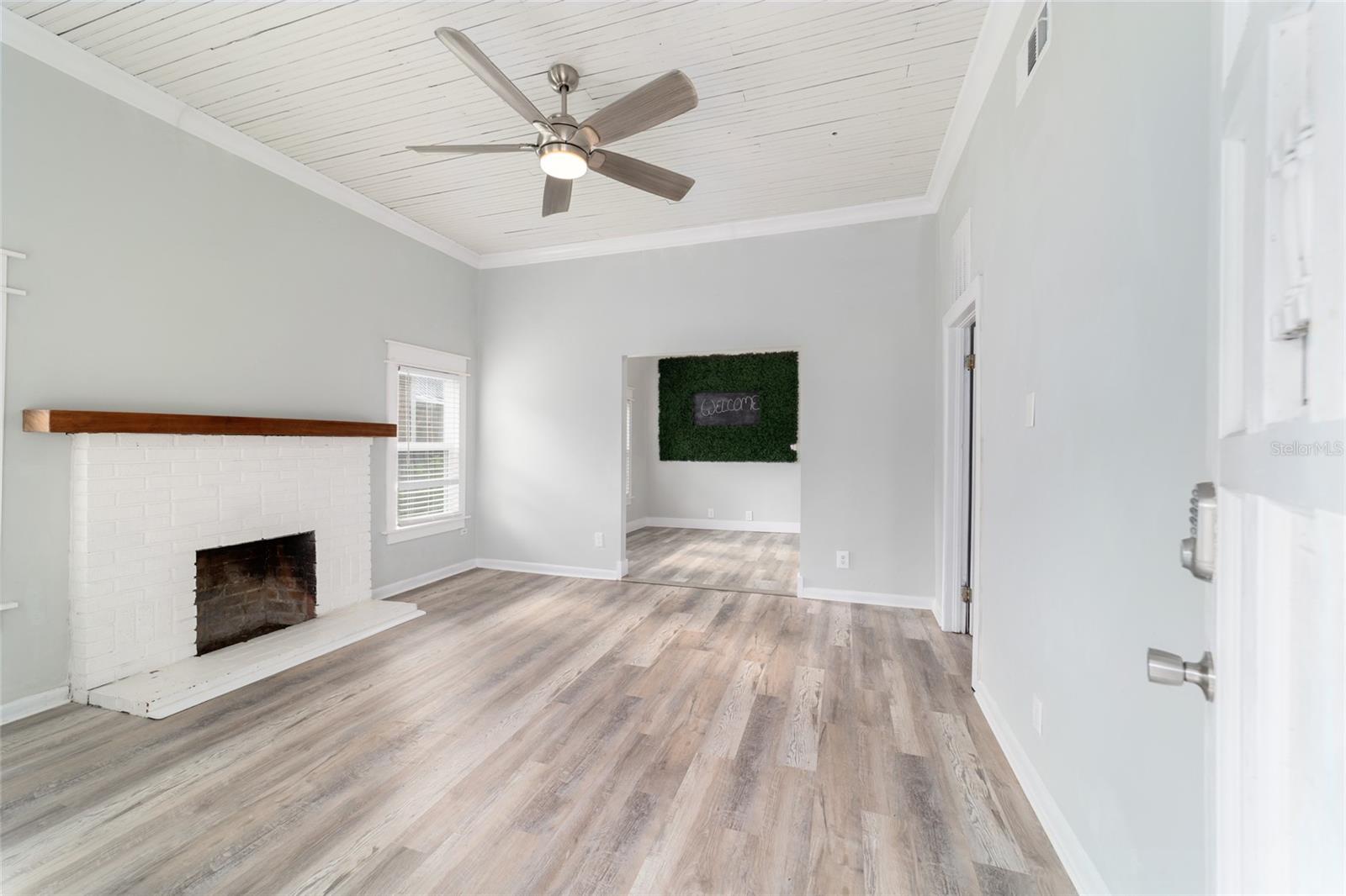 20837 Walnut St Property Photo 5