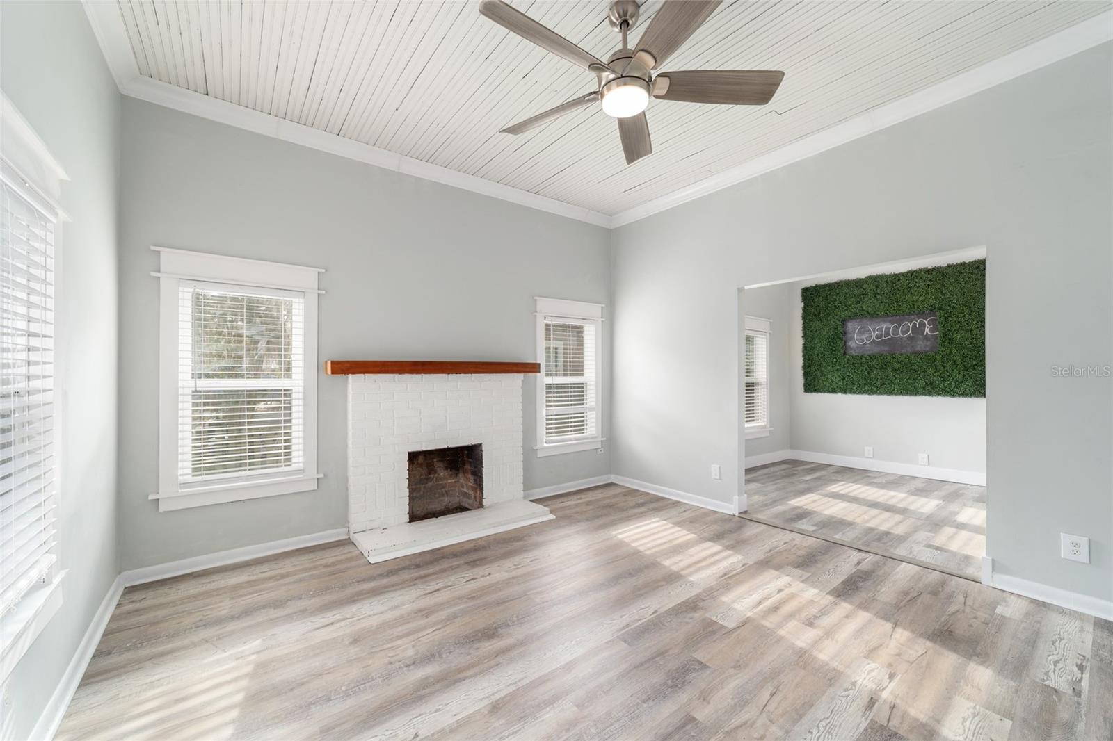 20837 Walnut St Property Photo 6