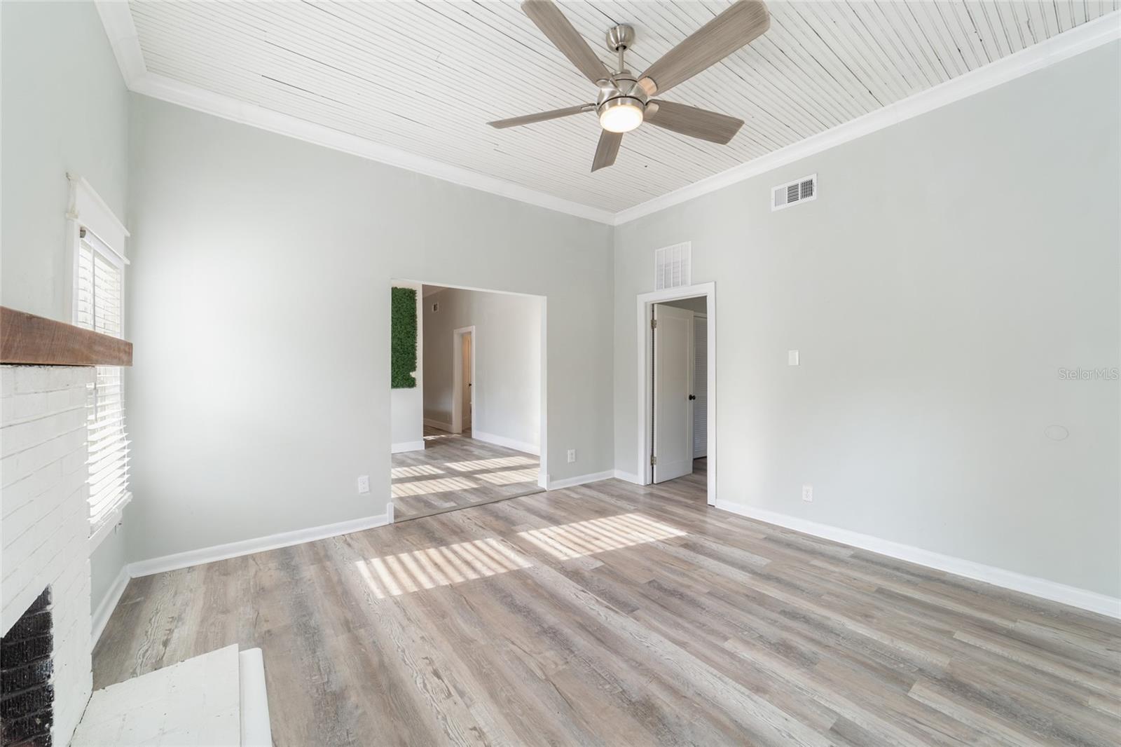 20837 Walnut St Property Photo 8