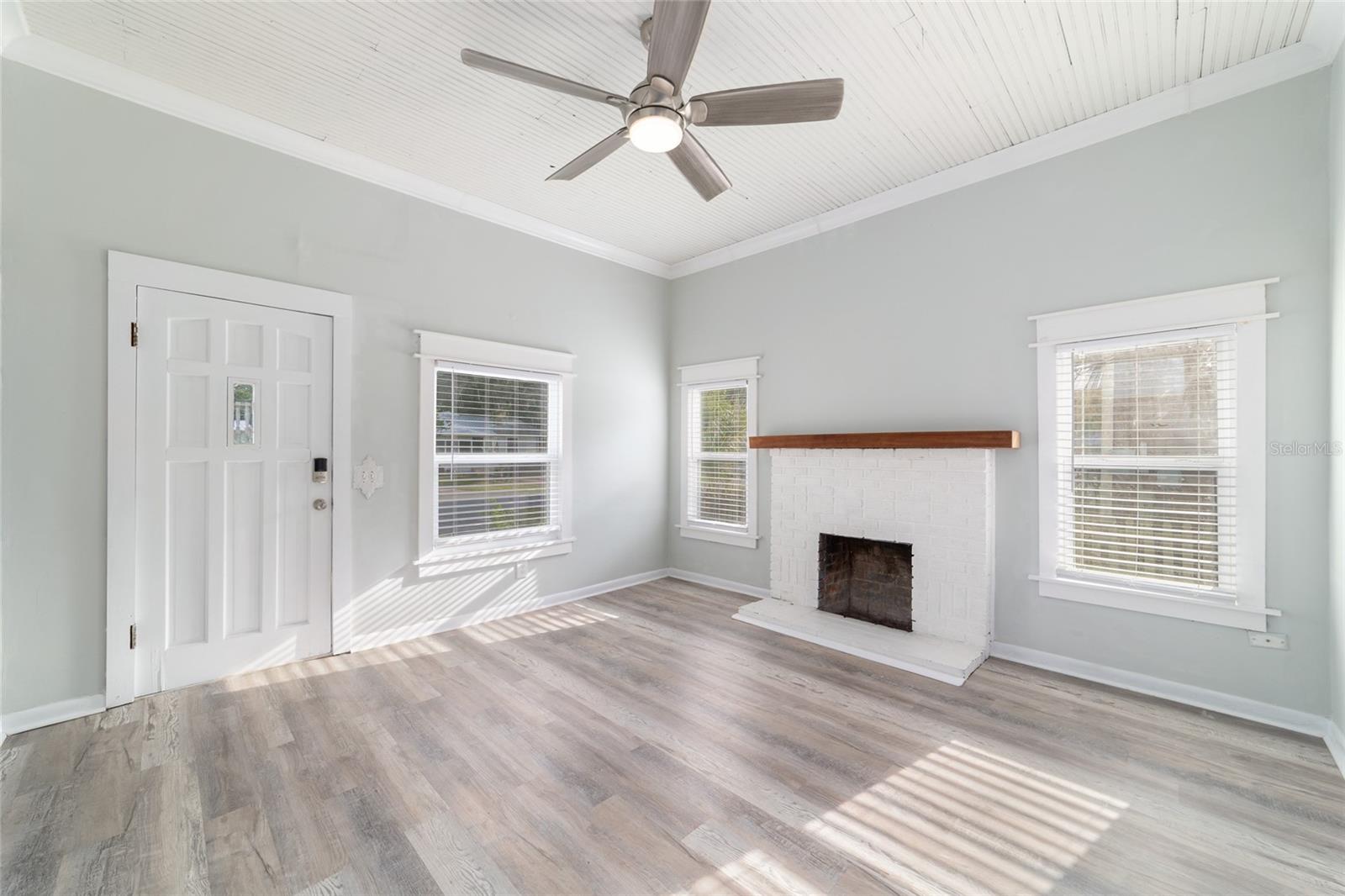 20837 Walnut St Property Photo 12