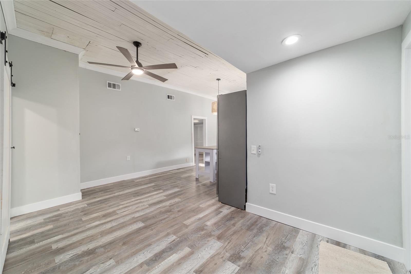 20837 Walnut St Property Photo 22