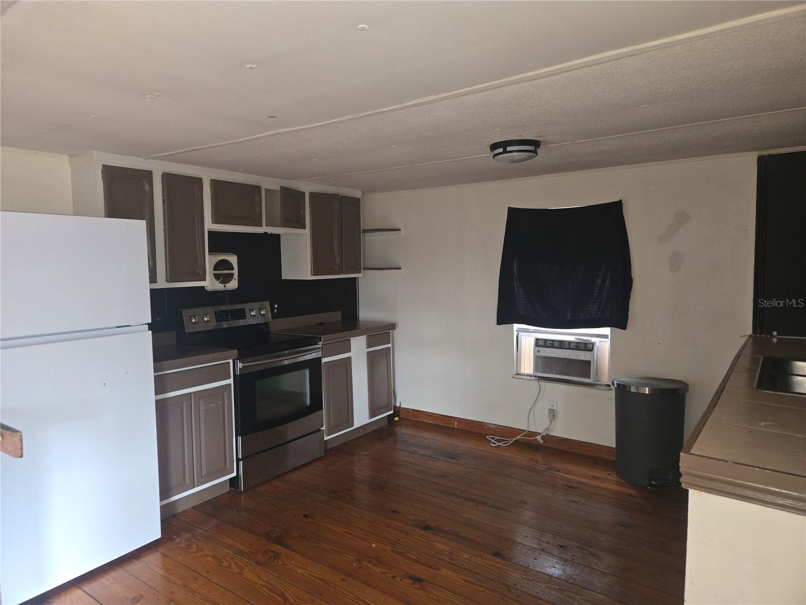 6090 Ne 87 Ter Property Photo 2