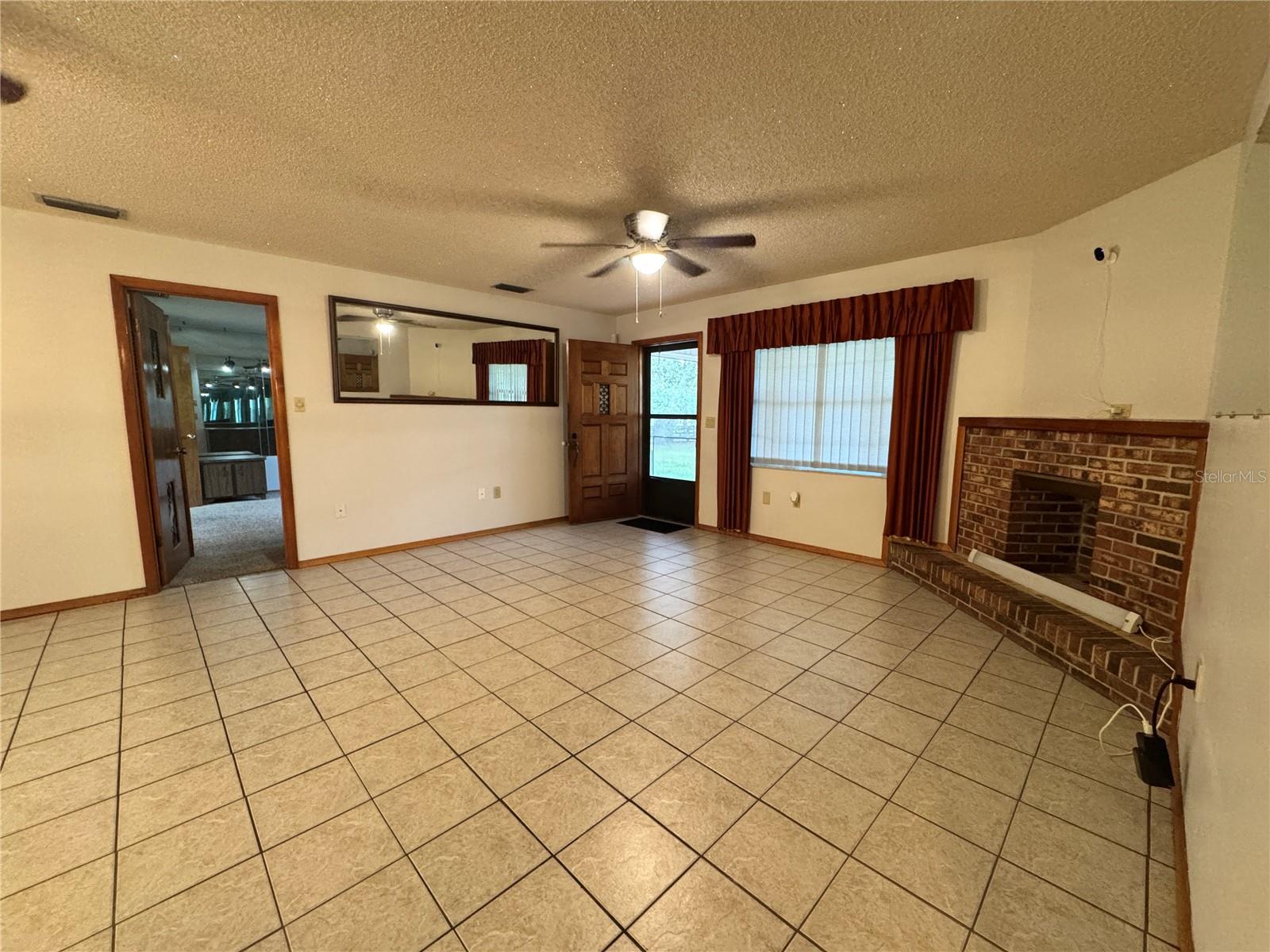 8225 E Highway 25 Property Photo 11