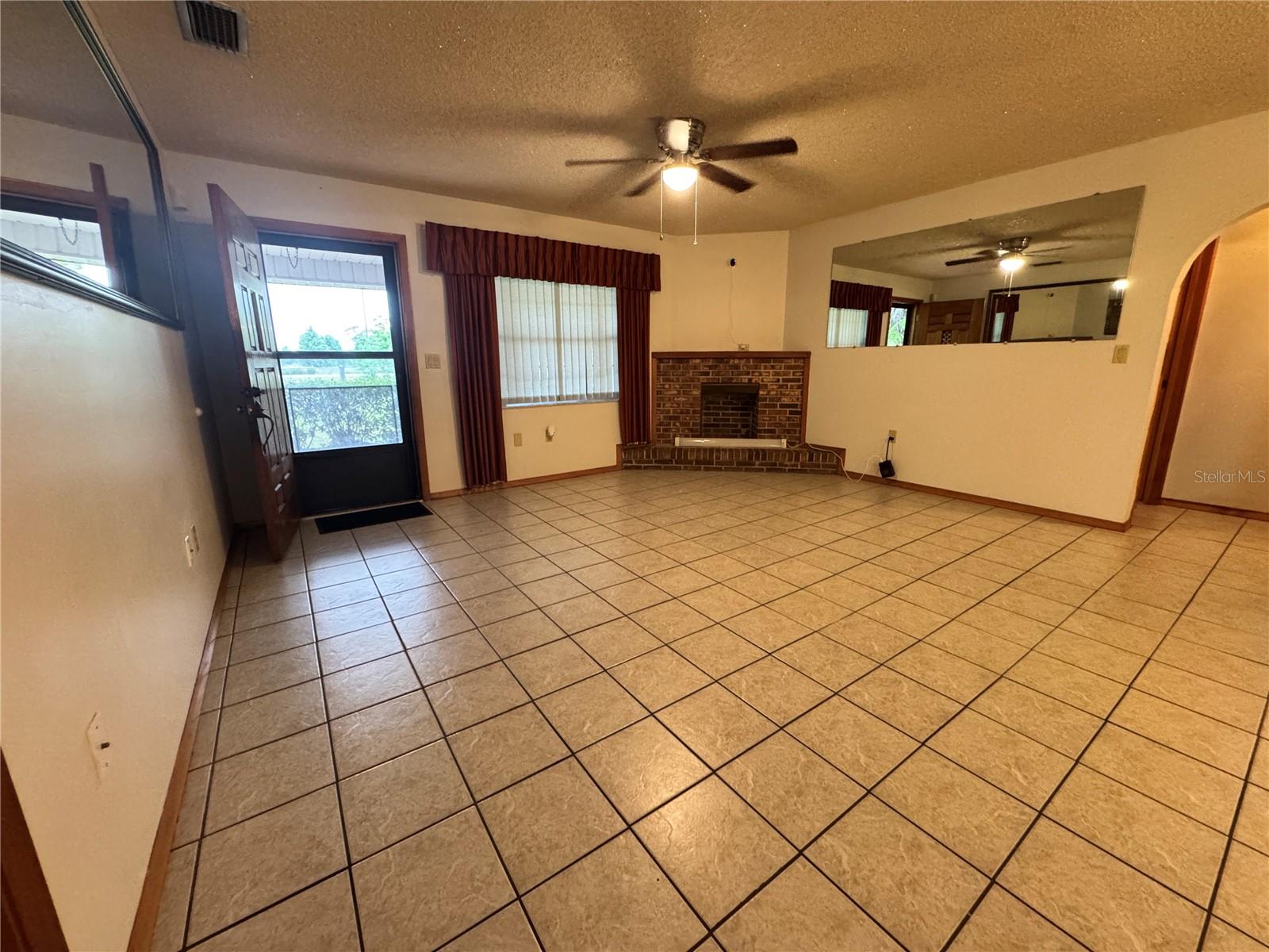 8225 E Highway 25 Property Photo 18