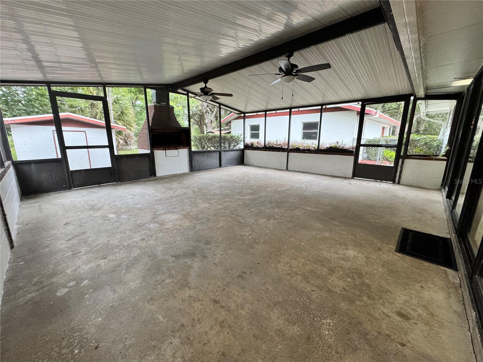 8225 E Highway 25 Property Photo 39