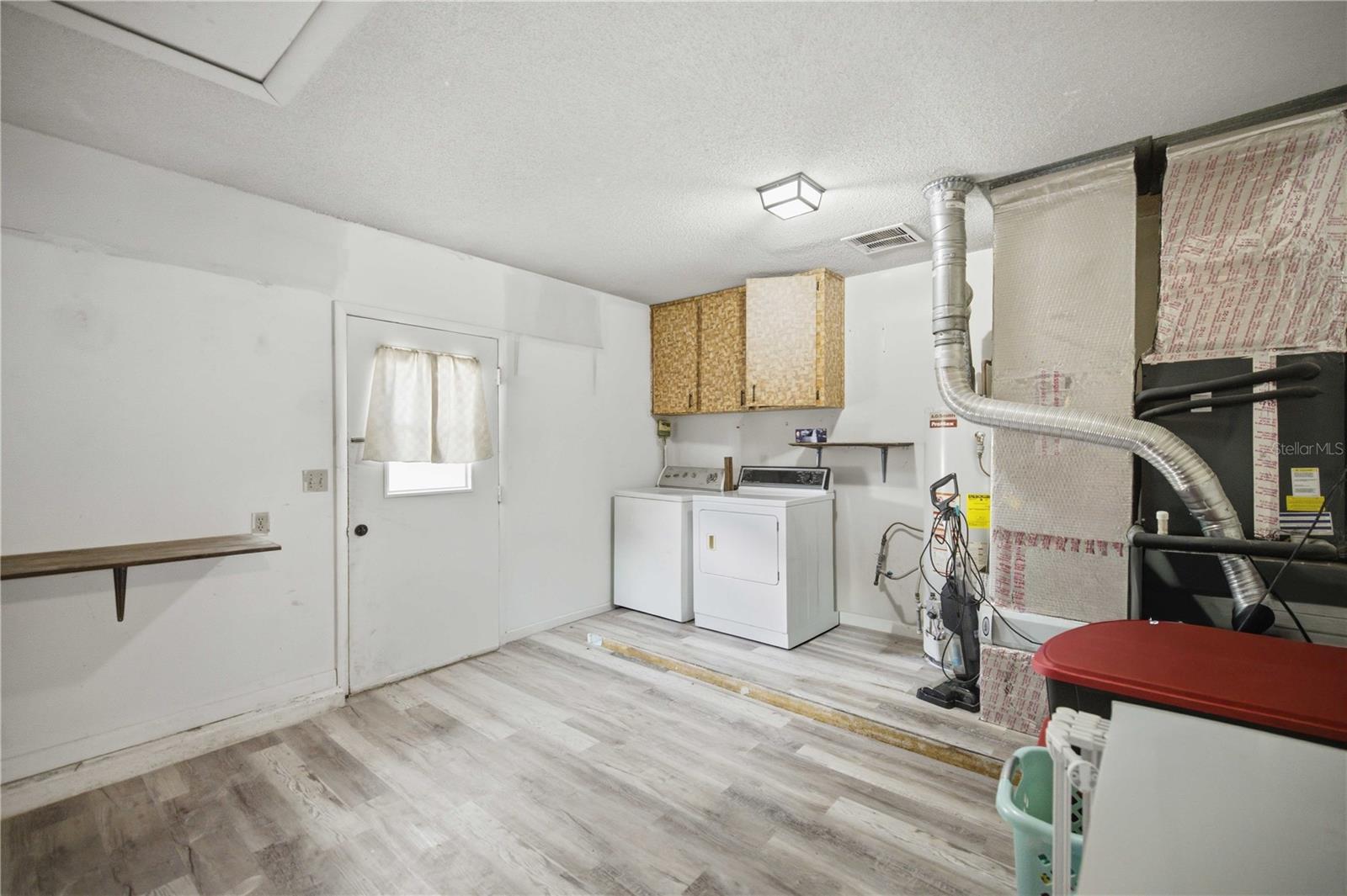 477 Spring Ln Property Photo 17