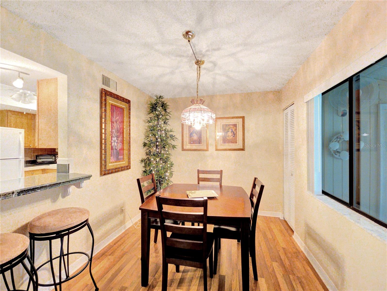 700 Midway Dr #b Property Photo 8