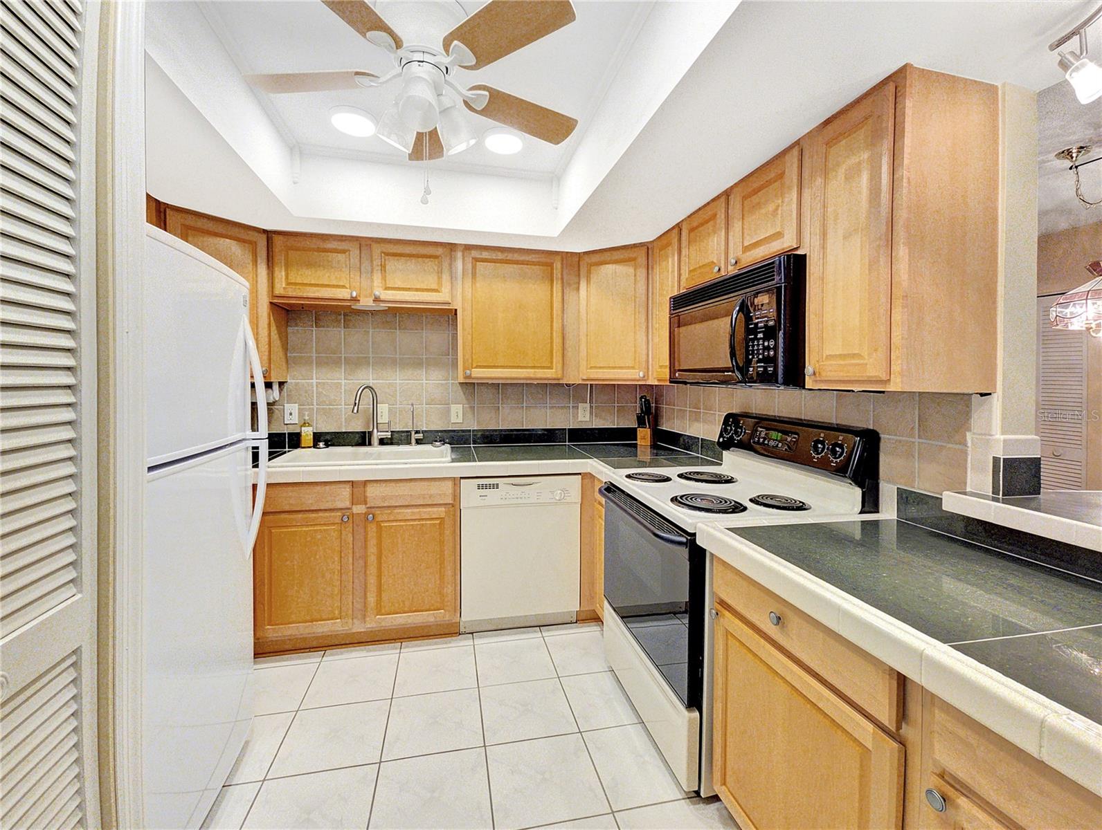 700 Midway Dr #b Property Photo 9