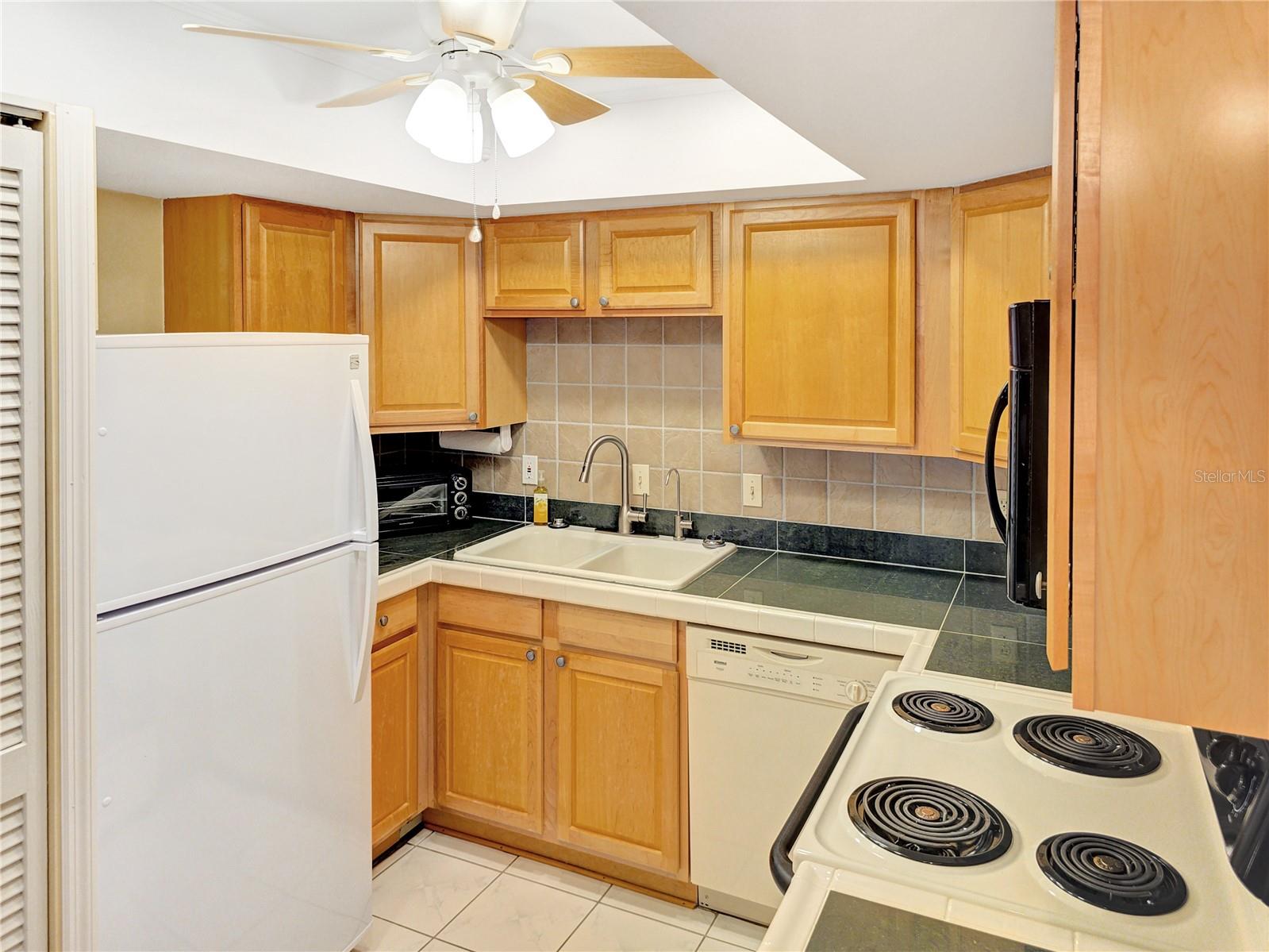 700 Midway Dr #b Property Photo 10