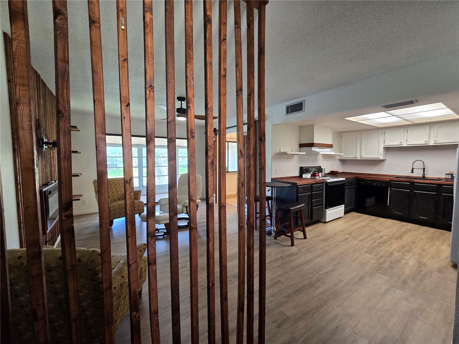 623 Midway Dr #b Property Photo 3