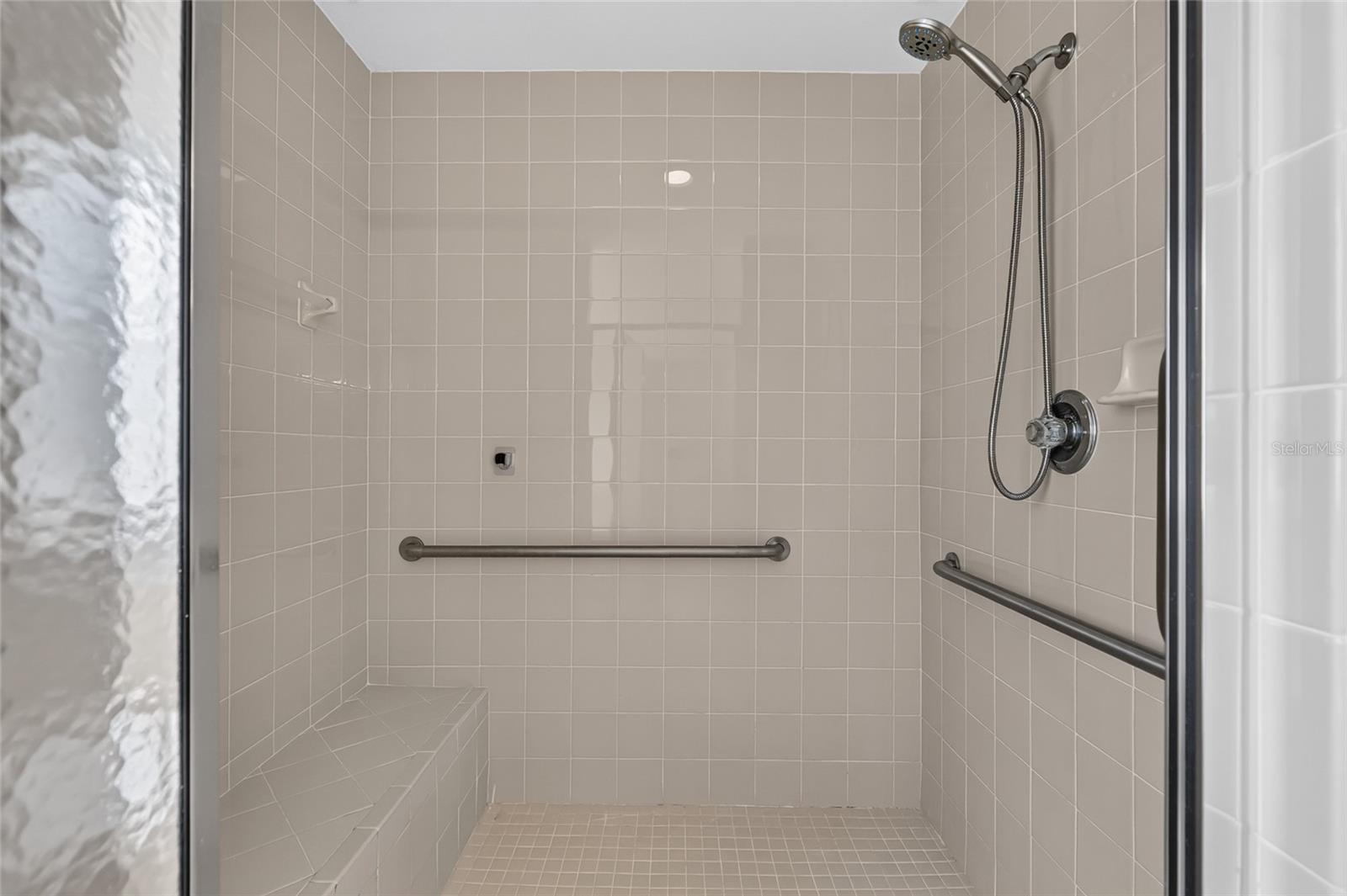 4647 Ne 15th St Property Photo 5