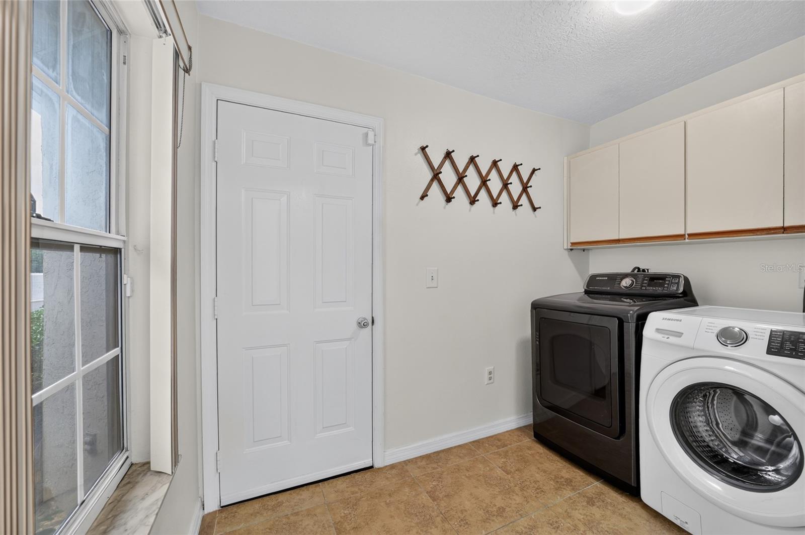 2437 Sw 20th Ct Property Photo 21