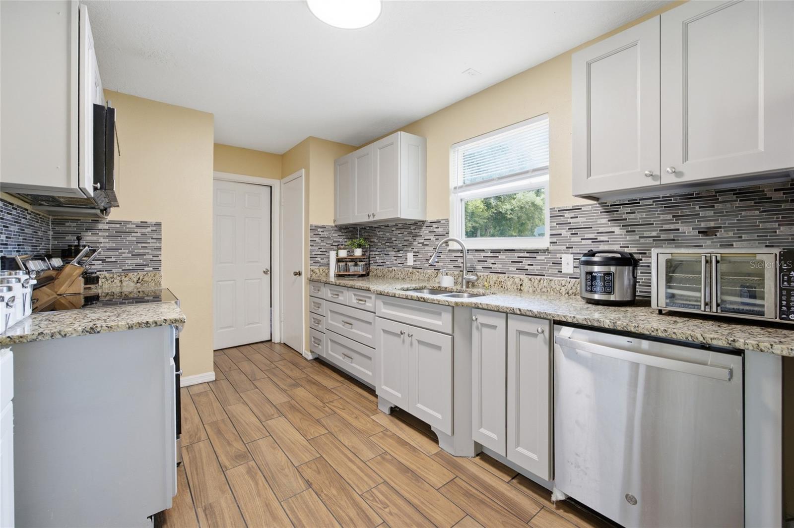 15 Water Trce Property Photo 8