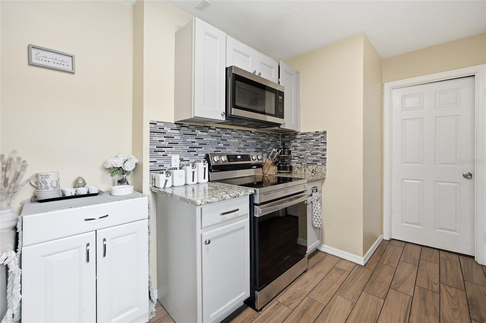 15 Water Trce Property Photo 9