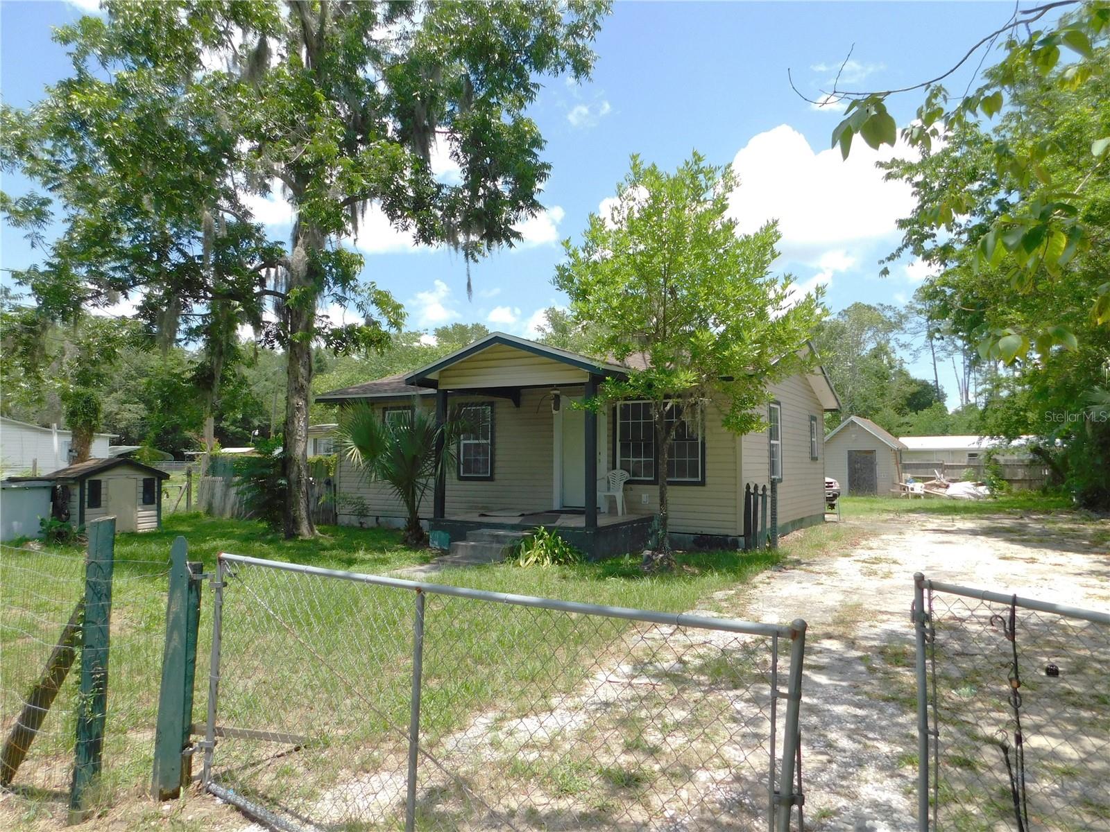 306 Florida Dr Property Photo 1